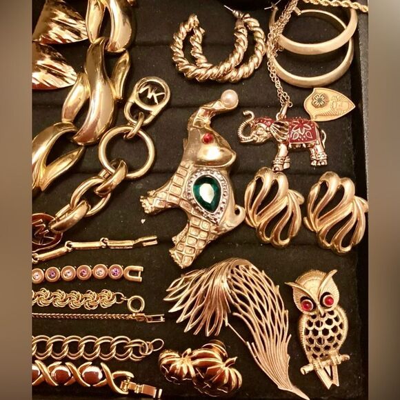 ⚜️ 4 LB Vintage Jewelry Lot | 90% Wearable | Gold & Silver | Inventory 4 Resale - Picture 13 of 14